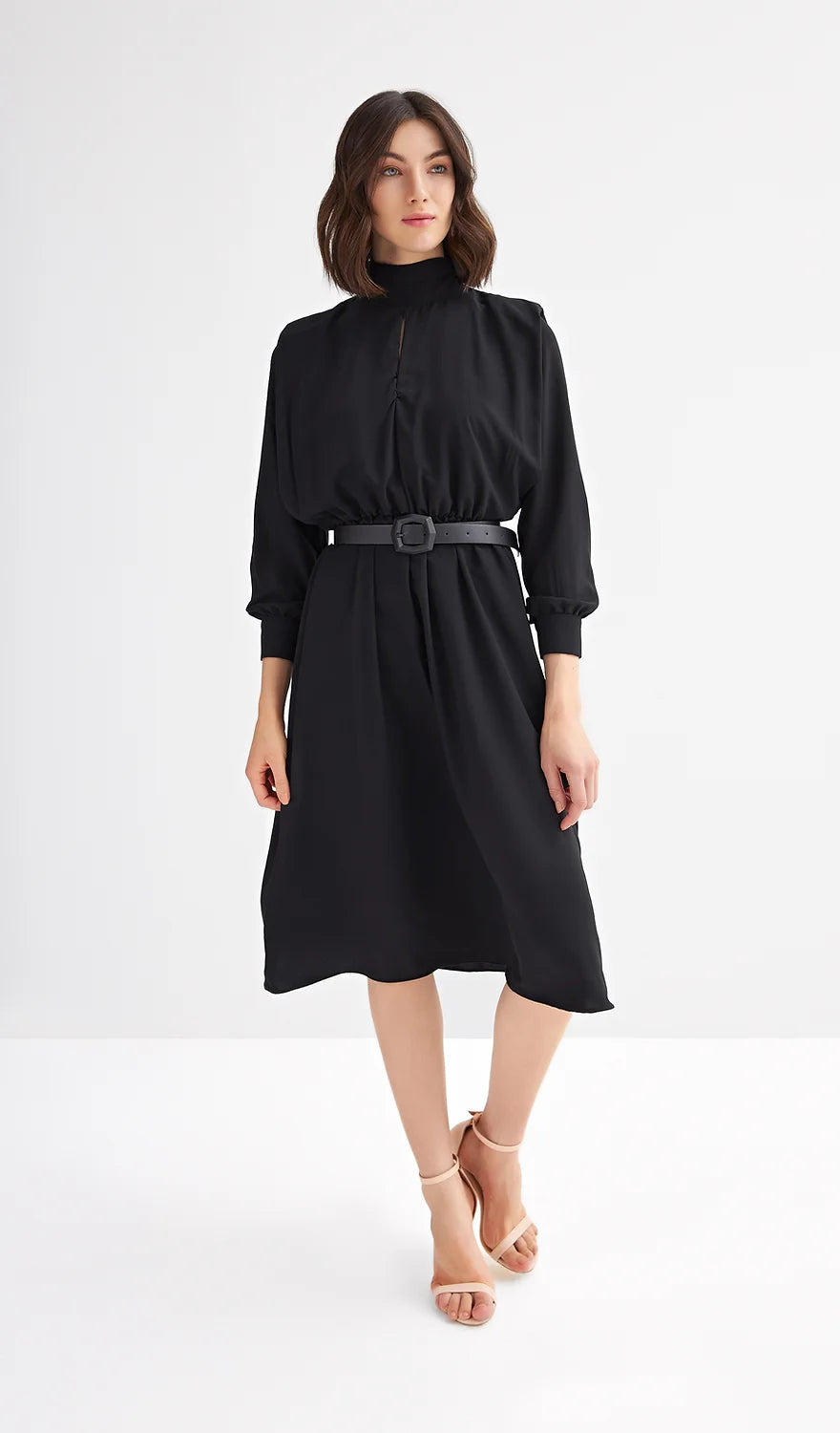 Kleid mit Gürtel